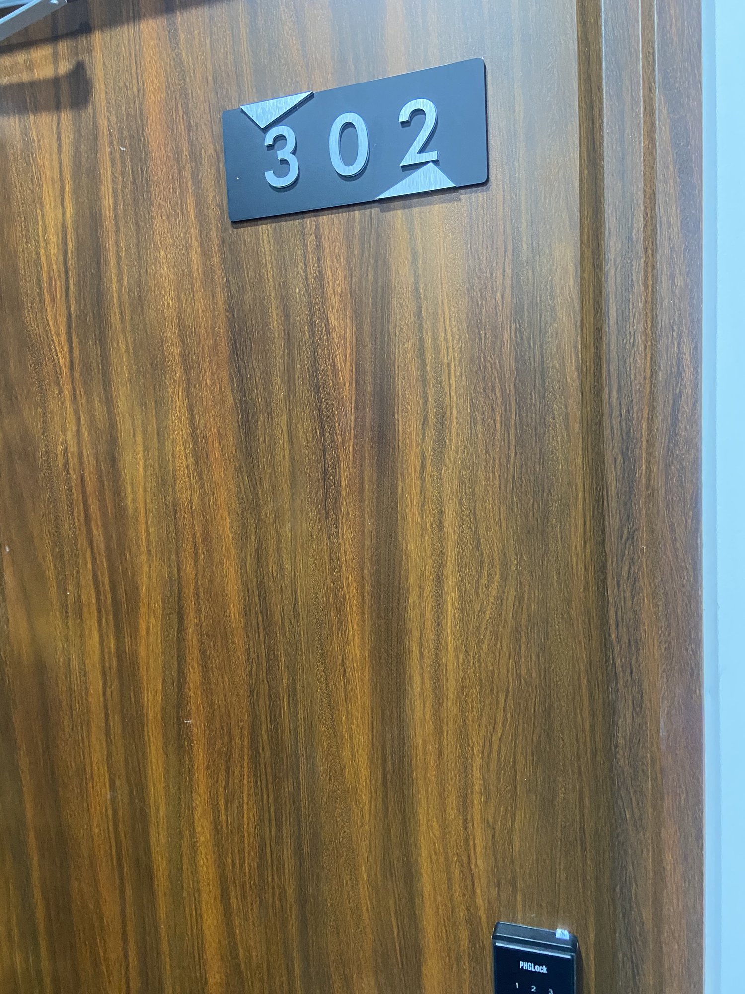 Porte numérotée du premier appartement loué à Da Nang