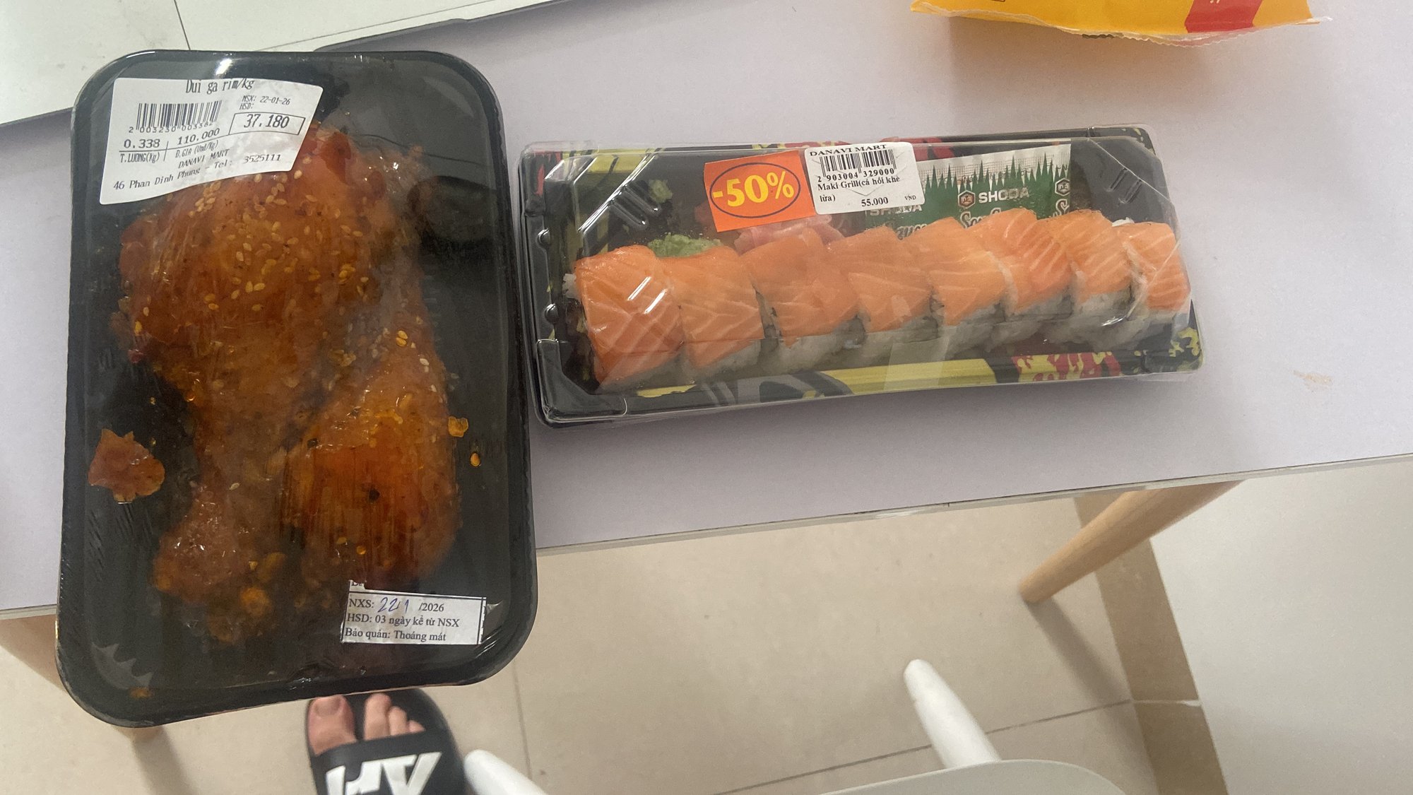 Plat vietnamien à emporter, nem et rouleaux